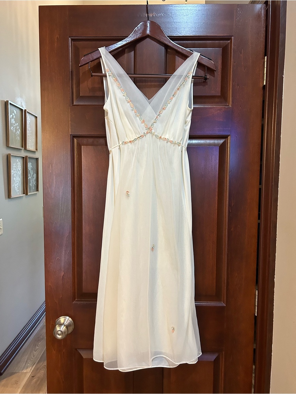 Vintage 1950s Luxite by Kayser Nylon Full Slip Junior 9 Embroidered Ivory